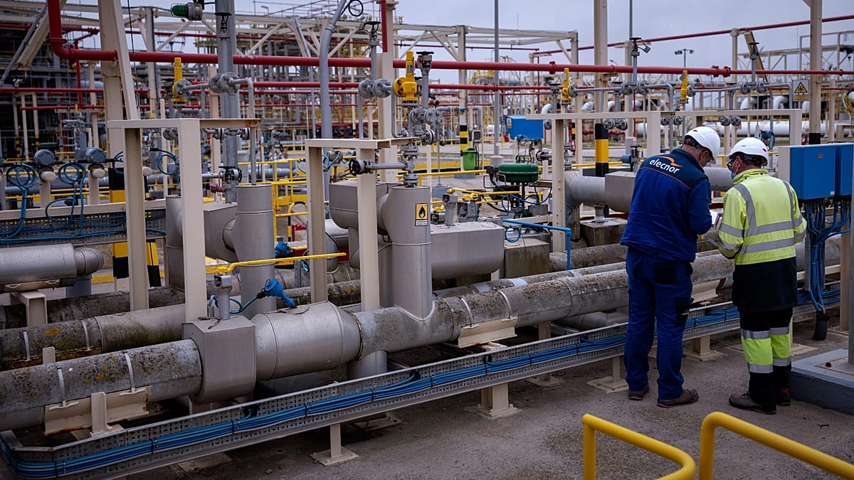 EU faces 7% winter gas cut as storage hits record low, IEEFA warns