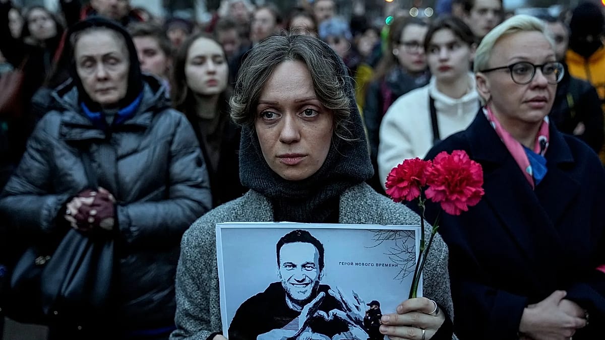 EU Imposes Sanctions on Six Russian Scientists Over Navalny Poisoning