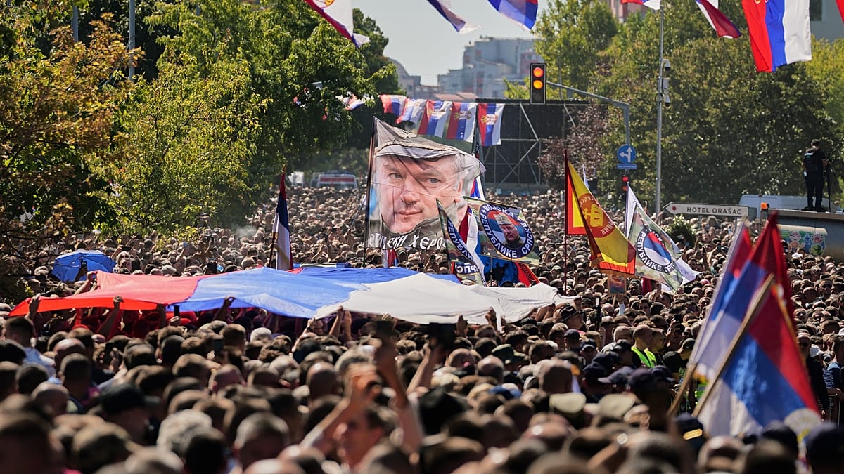 EU leaders condemn Serbia over Mladić funeral honours