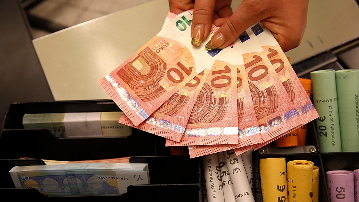 EU leaders push for new bloc-wide taxes to fund 2028–2034 budget