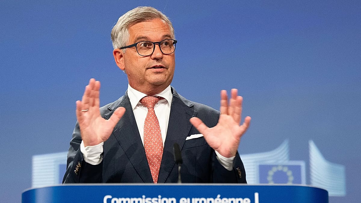 EU moves to speed up deportations and tighten external borders