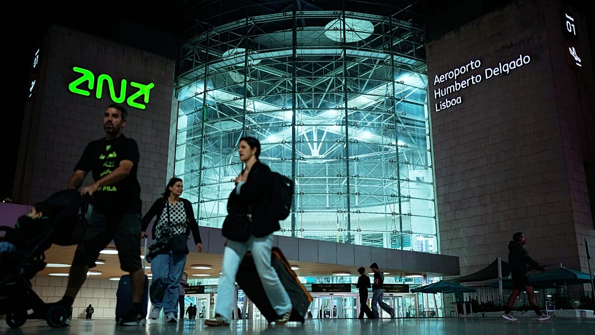 EU Parliament Finalizes Air Passenger Rights: Free Cabin Luggage and Delay Compensation Upheld