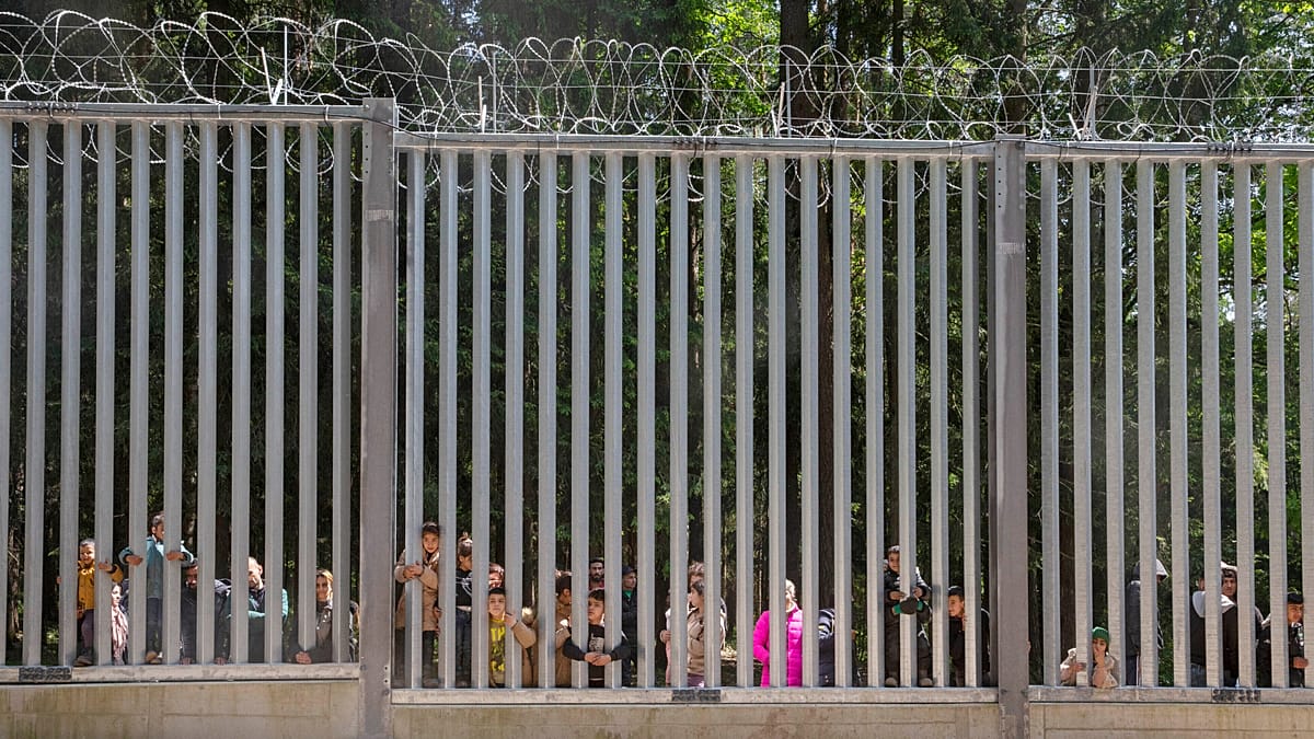 EU States and Parliament Deadlocked Over Timeline for New Migrant Return Rules