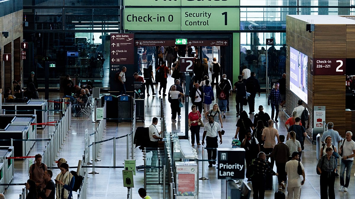 EU Strengthens Air Passenger Rights: New Rules from 2027