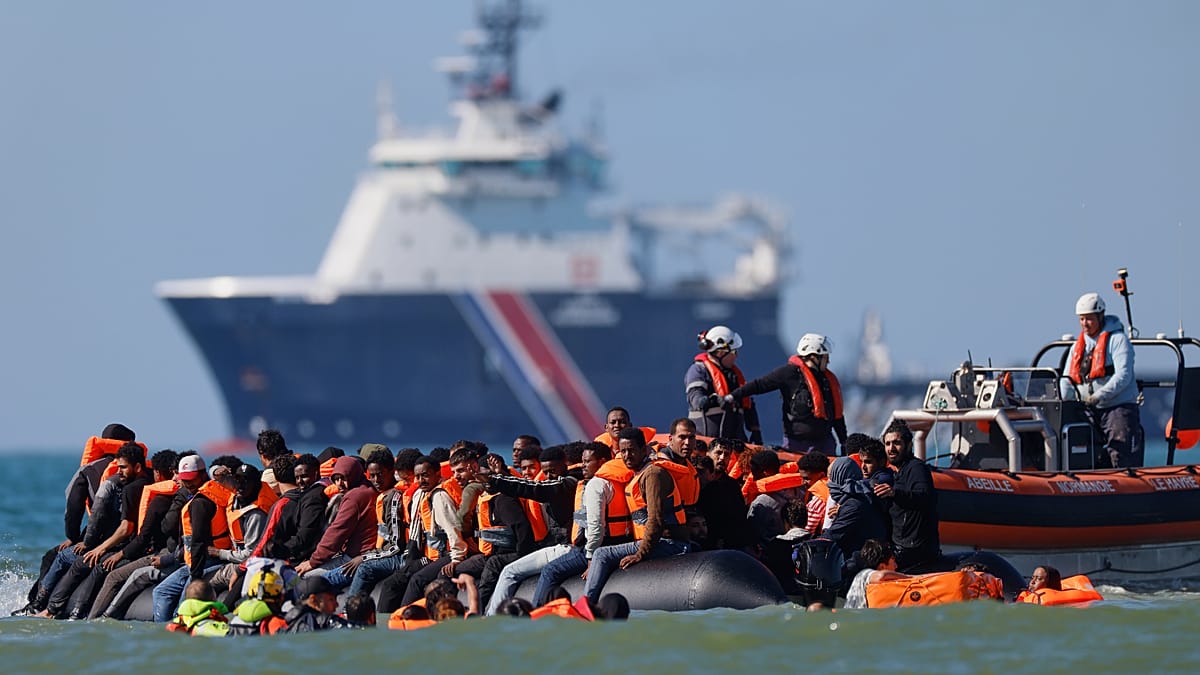 EU tightens migration rules with faster returns and stronger Frontex