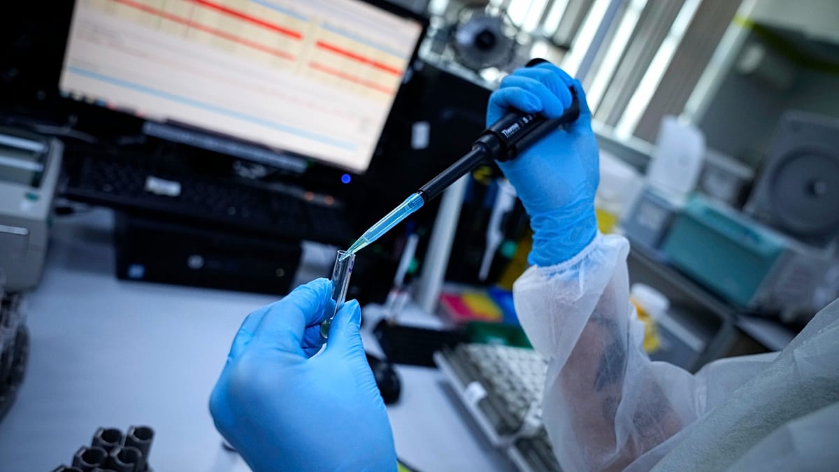 EU tracks suspected pneumonic plague case in Siberia after lab death