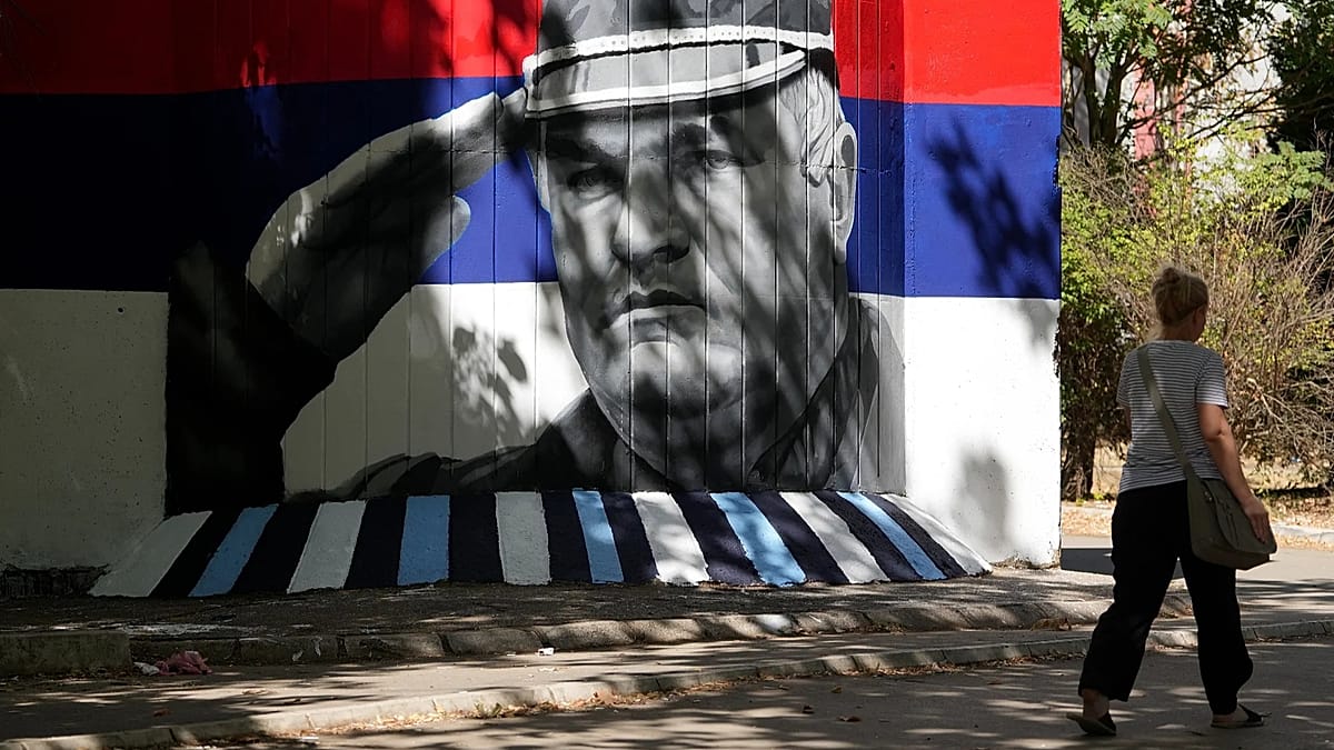 EU warns Serbia that Mladić funeral could derail accession talks