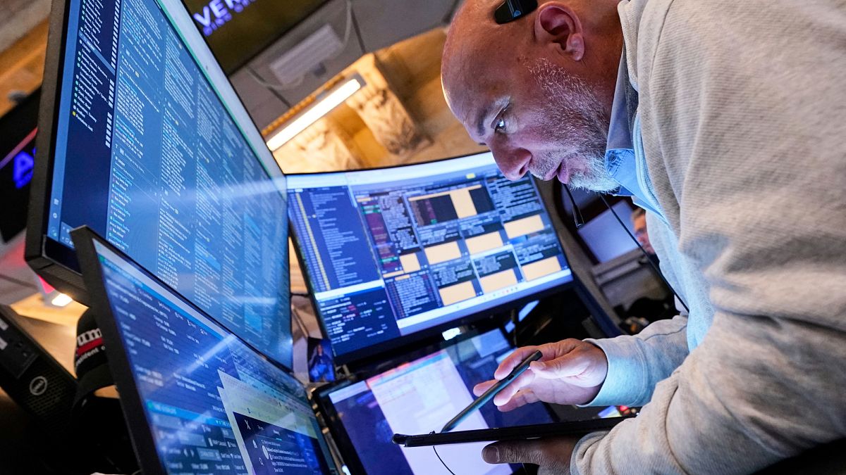 European Shares Dip as Oil Prices Stay Elevated on Iran Strait Tensions