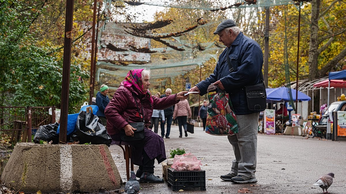 Evacuations begin in Russian-held Oleshky under local ceasefire