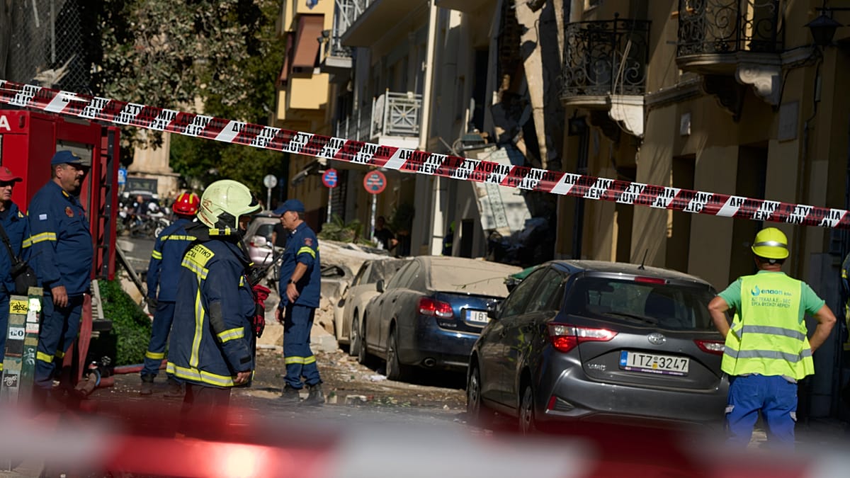 Explosion near Acropolis topples Athens building, two injured