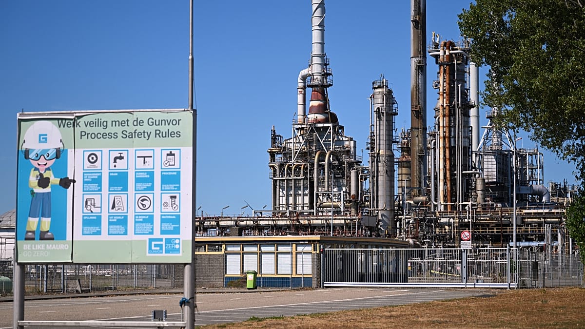 Fatal blast at Rotterdam port refinery kills one, injures several