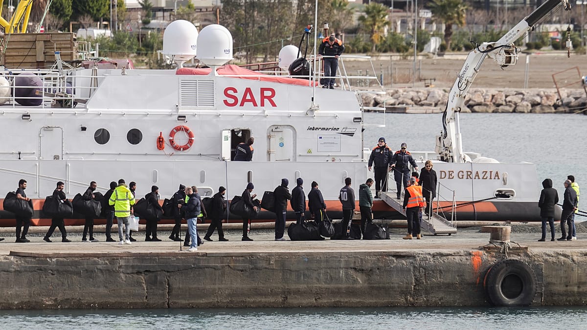 Five EU states aim to open migrant return hubs outside bloc by 2027