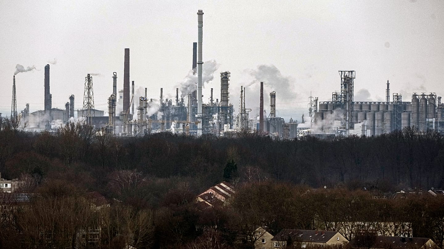 Four EU states seek simpler carbon market rules to shield industry