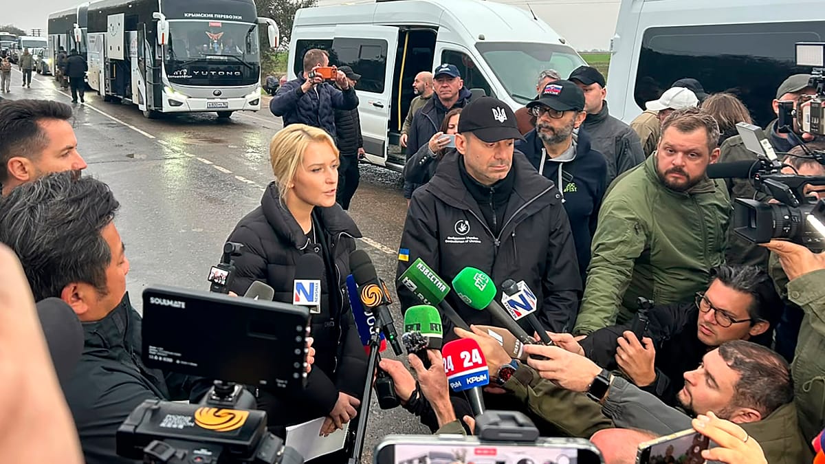 Fragile ceasefire lets aid reach Russian-held Oleshky as evacuations begin