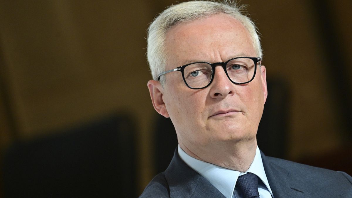 France Cuts 2024 Growth Forecast to 1% as Spending Cuts Take Effect