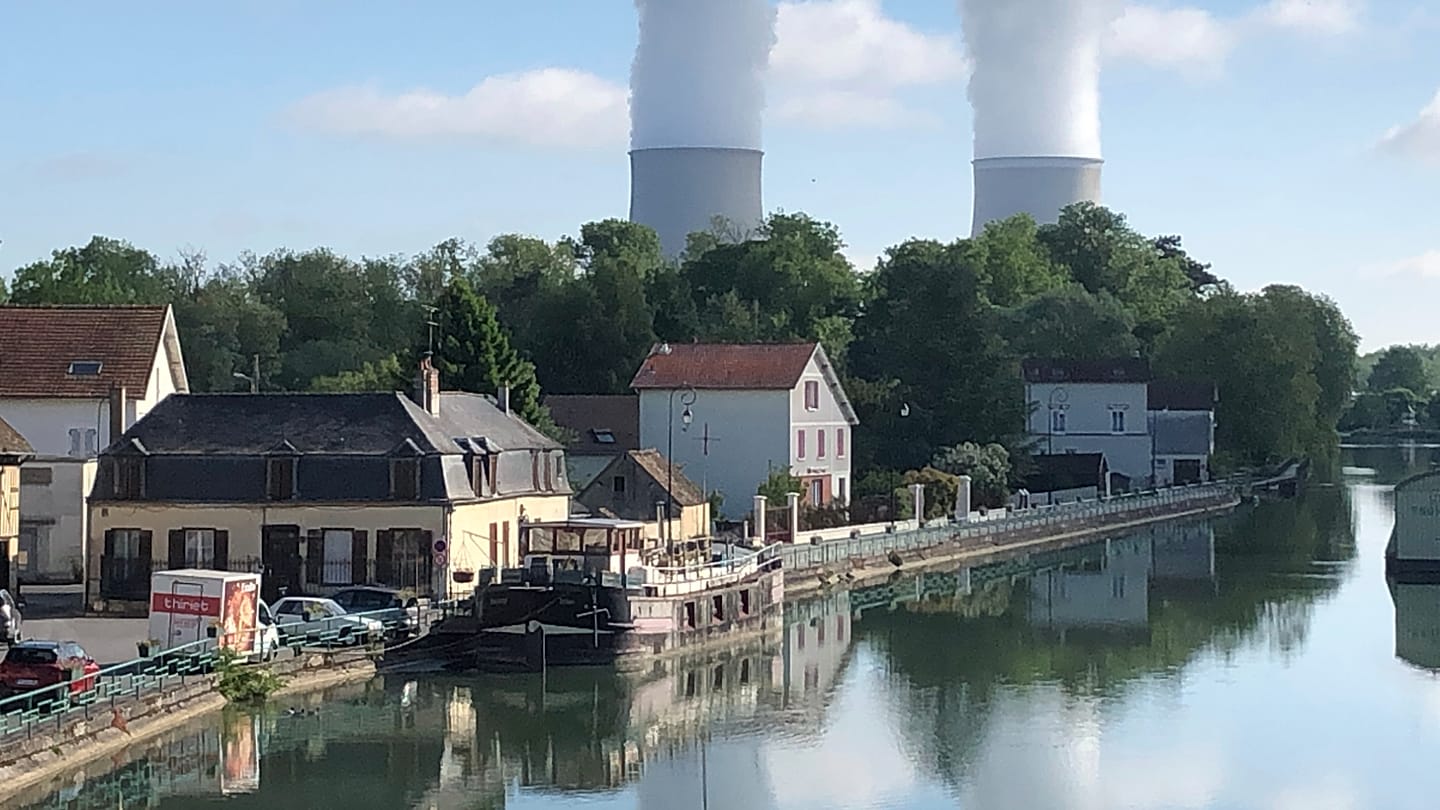 France Cuts Nuclear Output as Record Heatwave Strains River Ecosystems