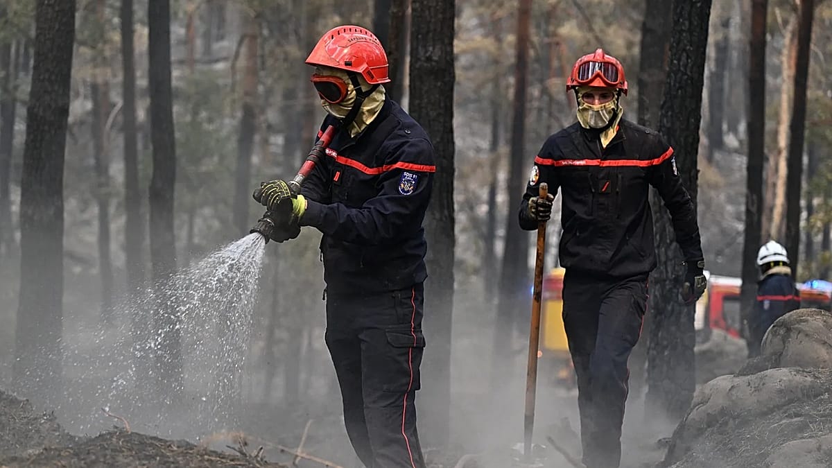 France's Wildfires Burn Record 42,000 Hectares by Mid-July, Two Firefighters Killed