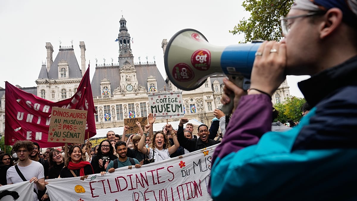French budget debate opens as 'act five' protests grip schools