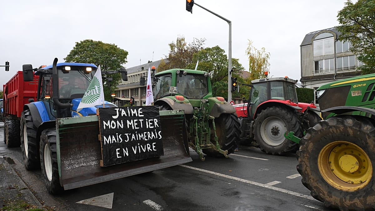 French Farmers Block Lyon Refinery in Protest Over Soaring Fuel Costs