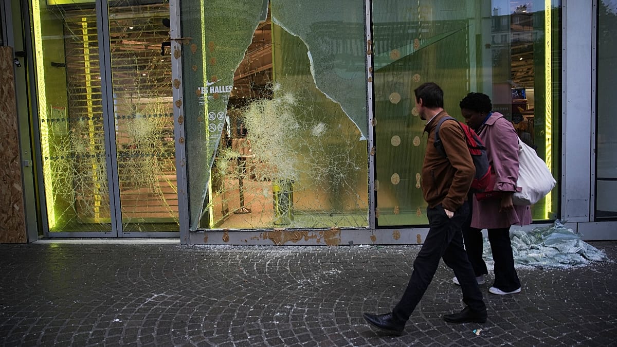 French press dissects weekend riots as police tactics face scrutiny