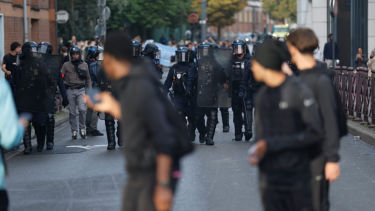 French student protests close hundreds of schools as movement grows