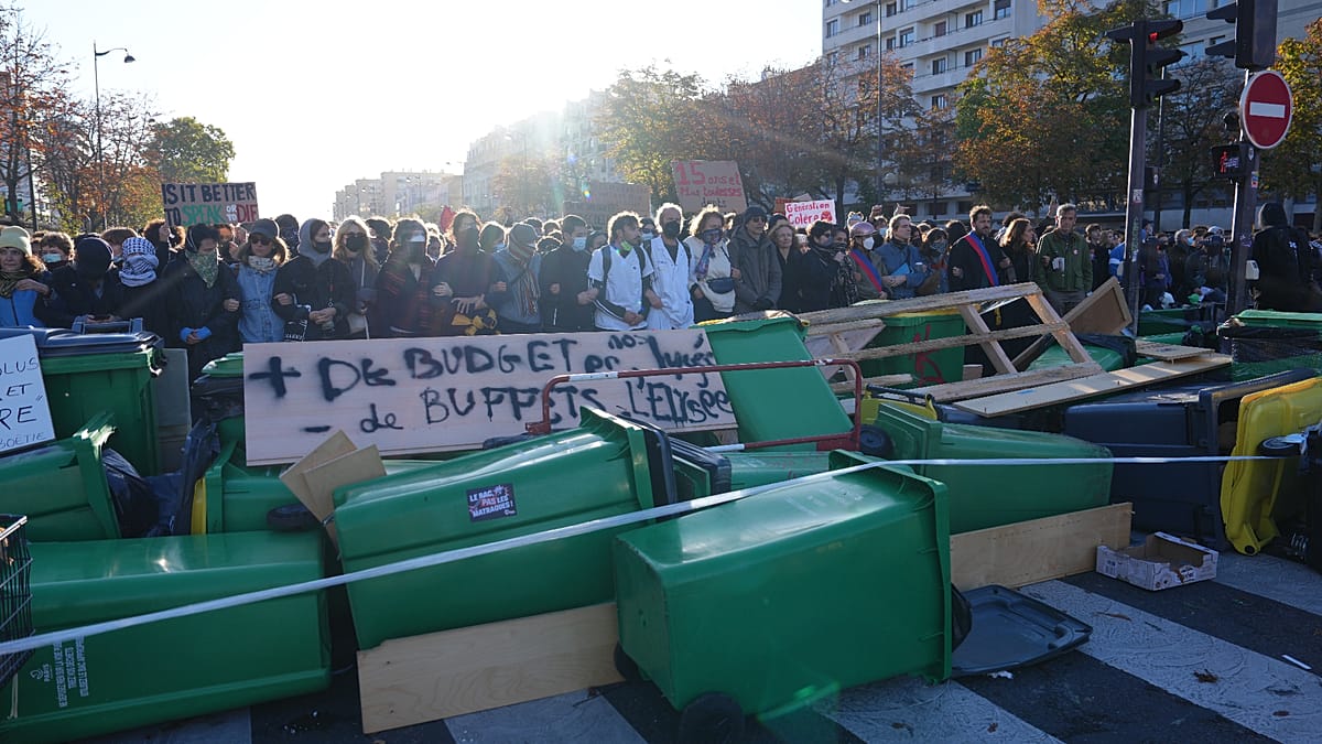 French student protests escalate as police clash with demonstrators in Paris