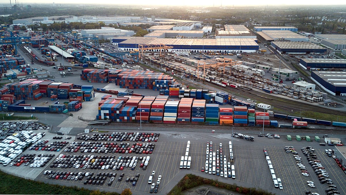 German business morale edges up as manufacturing rebounds