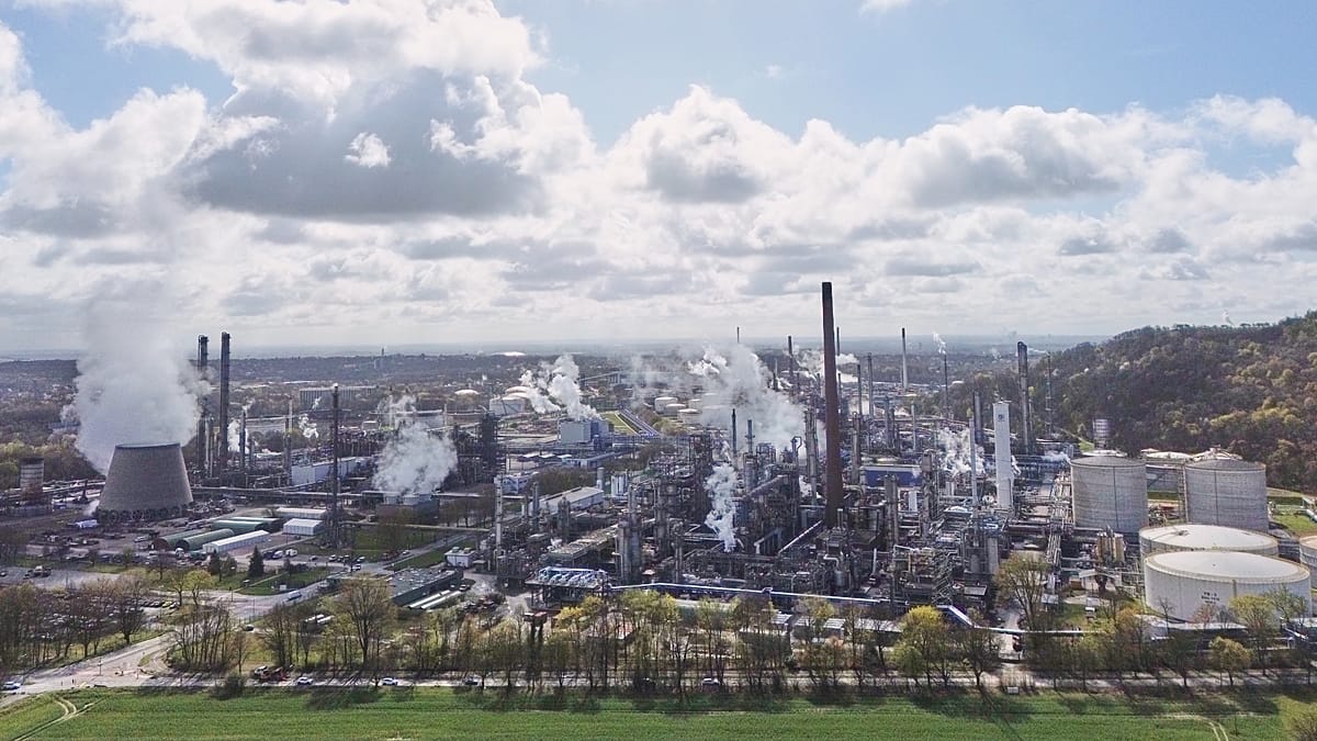 German Business Sentiment Unexpectedly Rises Despite Energy Market Strains from Iran Conflict