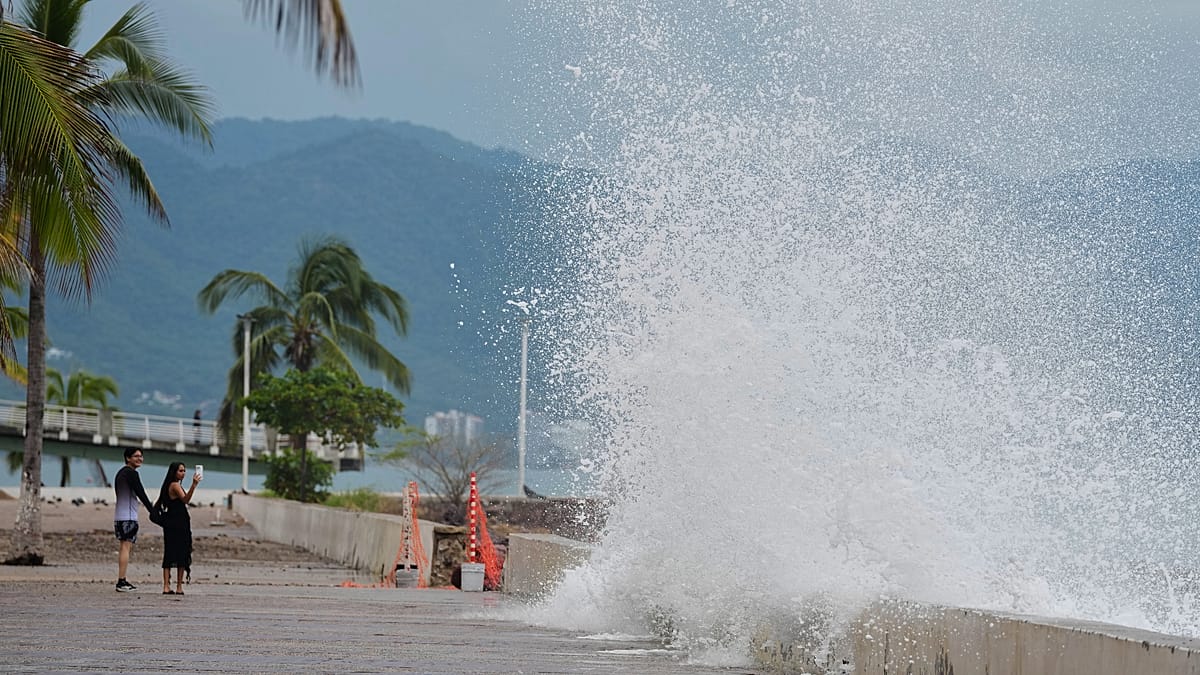 German citizens rescued in Mexico as Hurricane Simon kills five