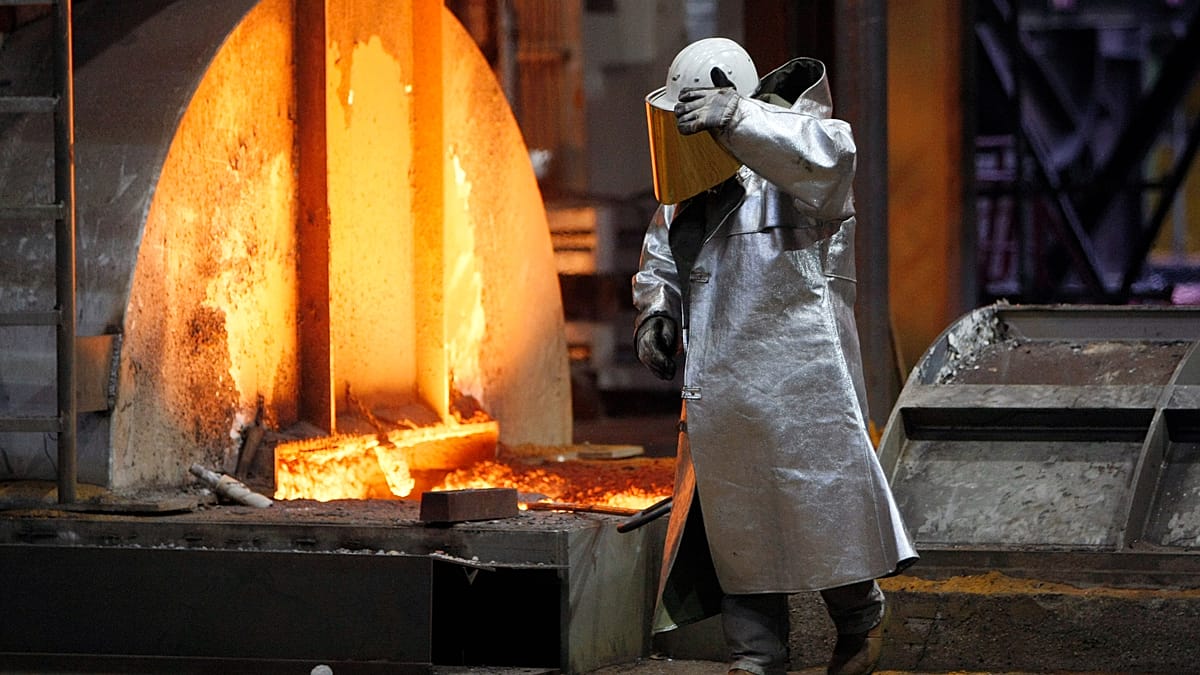 German Industrial Output Edges Up in April but Underlying Weakness Persists