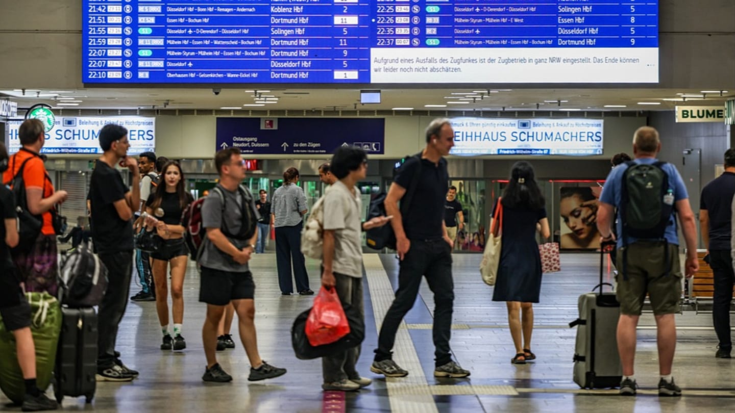 German Rail Network Paralyzed for Three Hours by Communications Failure