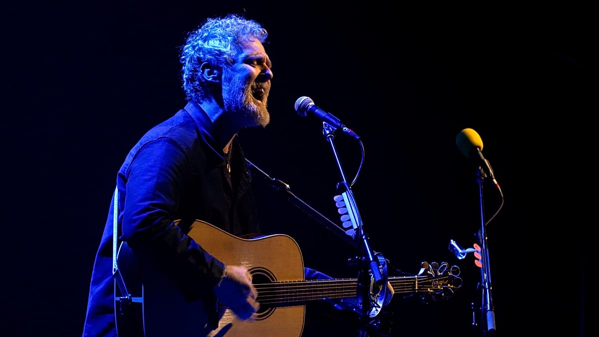 Glen Hansard, Irish musician and Oscar-winning actor, dies at 56 in Dublin crash