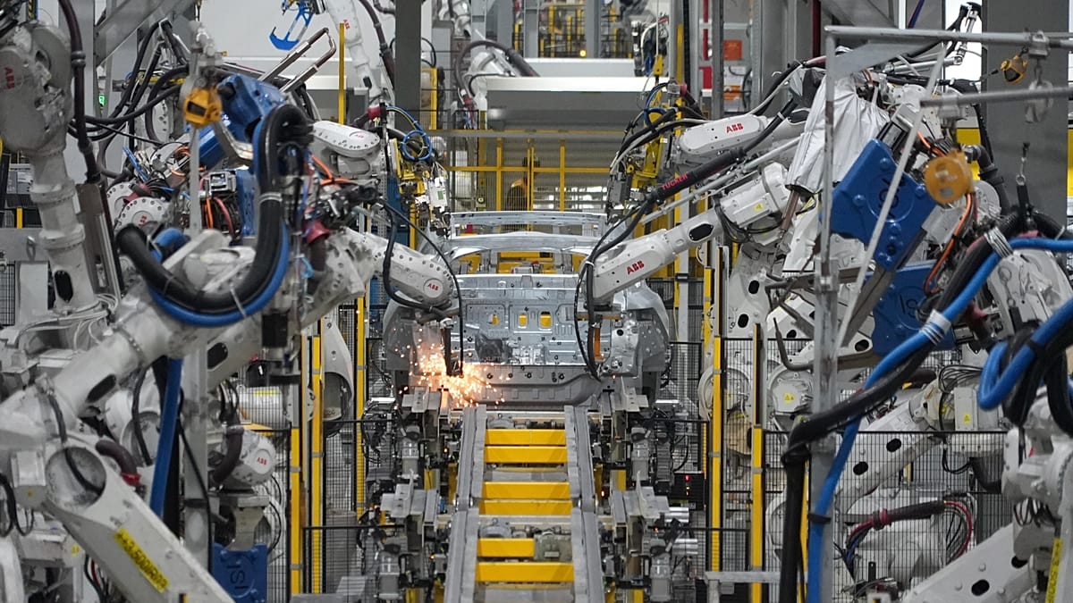 Global robot fleet hits 5 million as humanoid hype cools