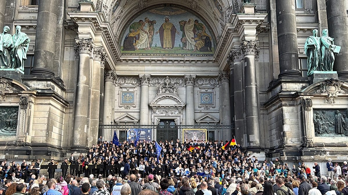 Greek and German choirs unite at Berlin Cathedral for Unity Day