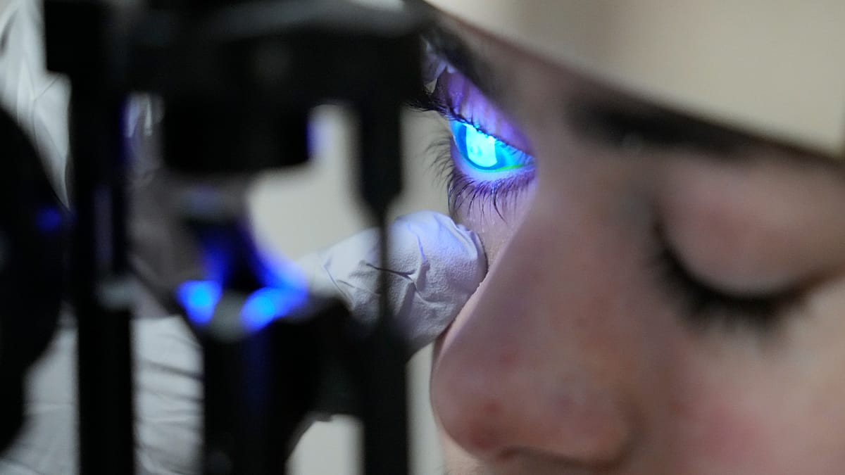 Greek ophthalmologists warn against unproven eye treatments