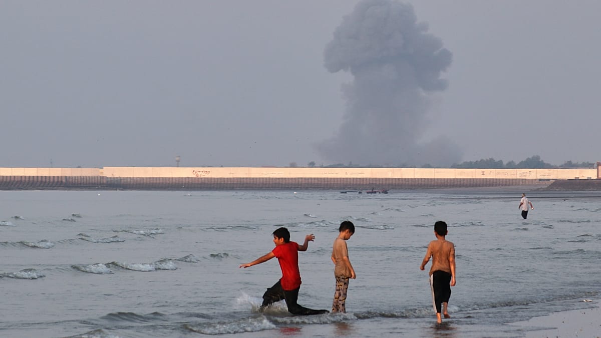 Gulf States and Iraq Race to Bypass Strait of Hormuz as Iran Conflict Disrupts Oil Flows
