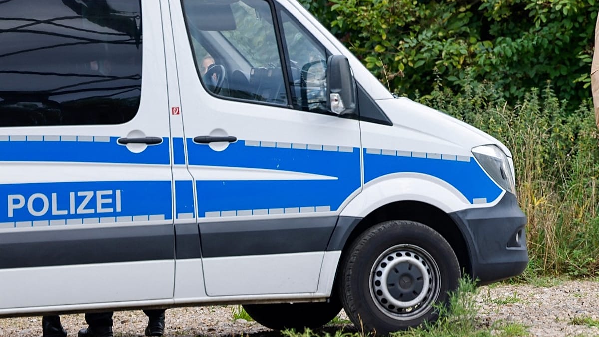 Gunman arrested after killing two officials in Bavarian weapons check