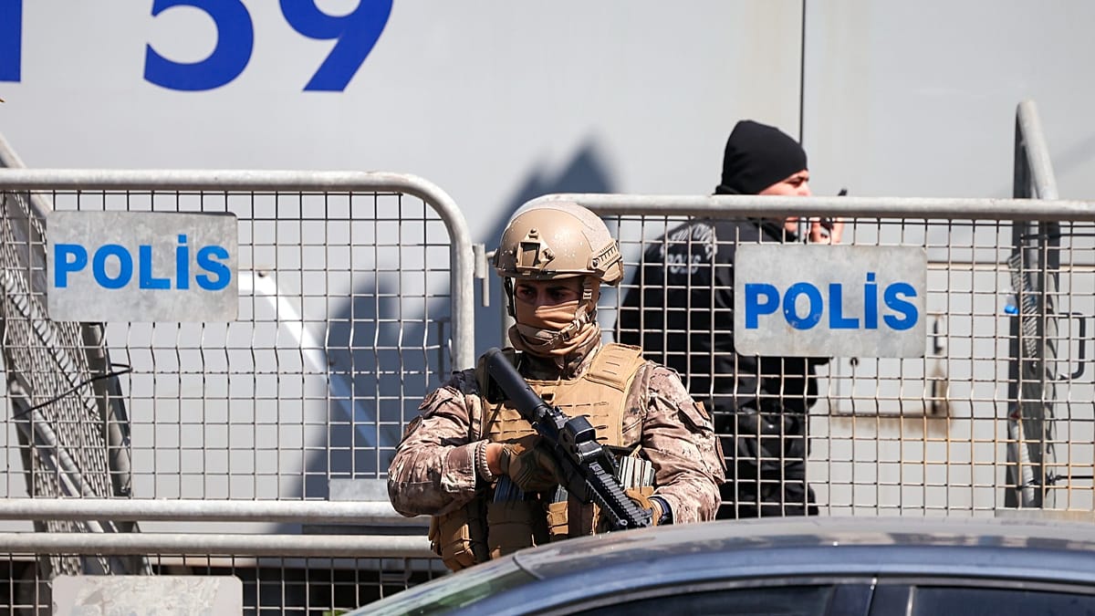 Gunman wounds at least five outside school in western Turkey