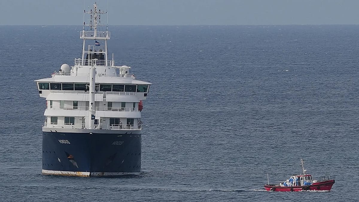 Hantavirus-Stricken Ship Passengers Describe Calm Conditions as Vessel Nears Europe