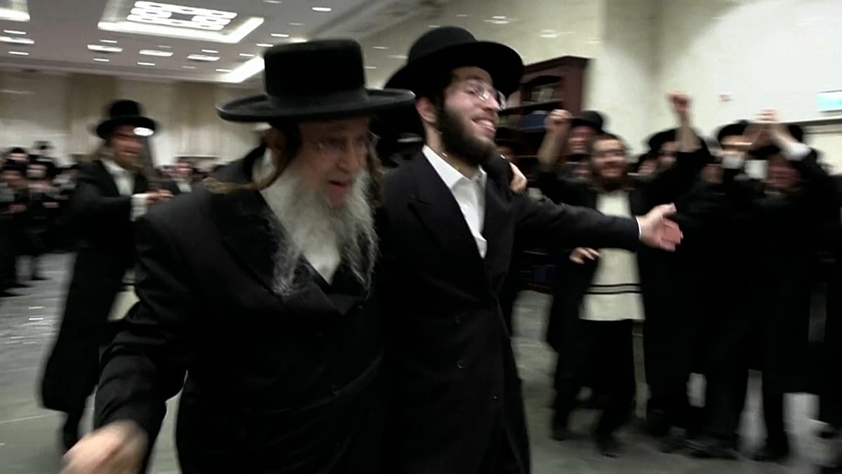 Haredi draft dispute: released yeshiva student welcomed in Elad