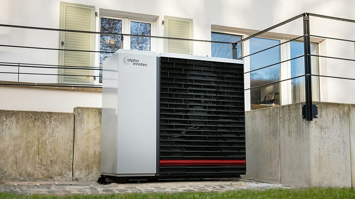 Heat Pumps Alone Won't Cut Bills: Solar, Batteries, and Tariffs Key to Savings