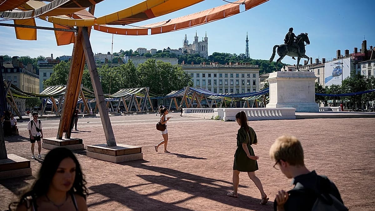 Heatwave Misinformation Fuels Online Harassment of Climate Scientists Across Europe