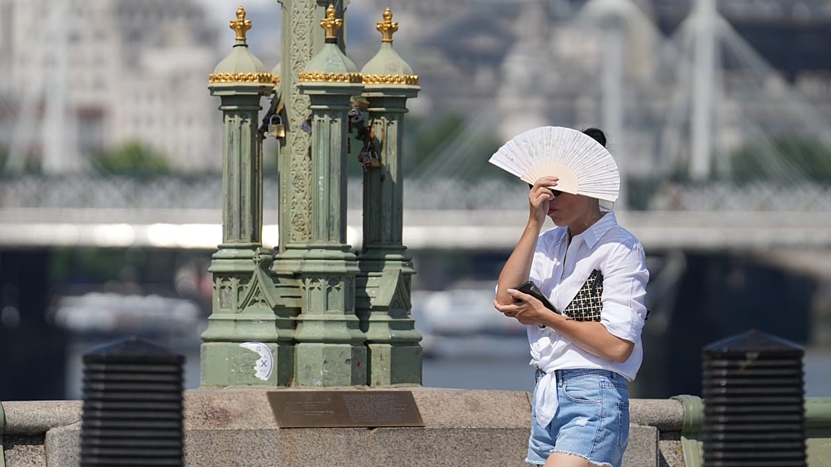 Heatwave Sweeps Europe from London to Madrid, Temperatures Near 39°C