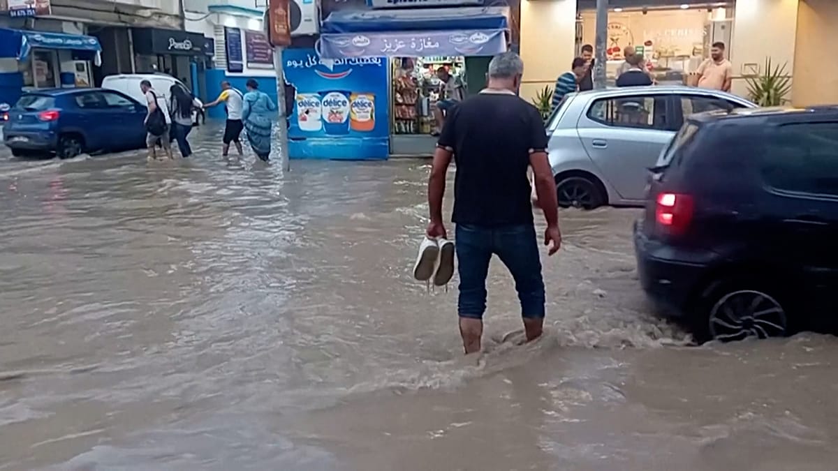 Heavy rains flood Tunis, shut schools and disrupt traffic