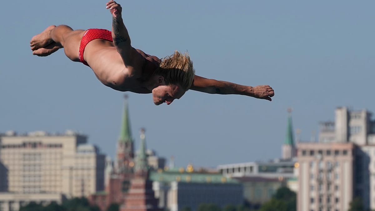 High divers from 11 nations compete at Moscow's Two Rivers Festival