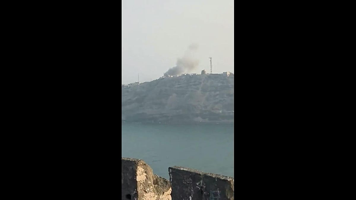 Houthi missile strike on Aden presidential palace kills five