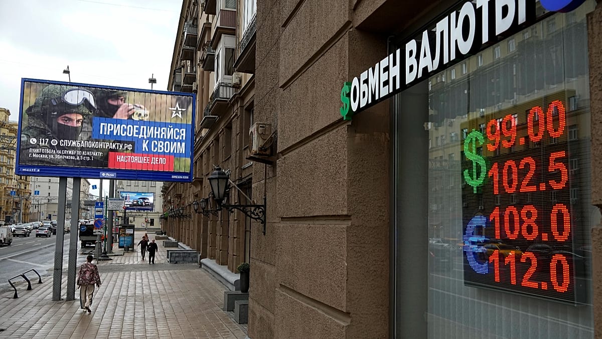 How Russia's recruitment drive targets Belarusians for the war in Ukraine