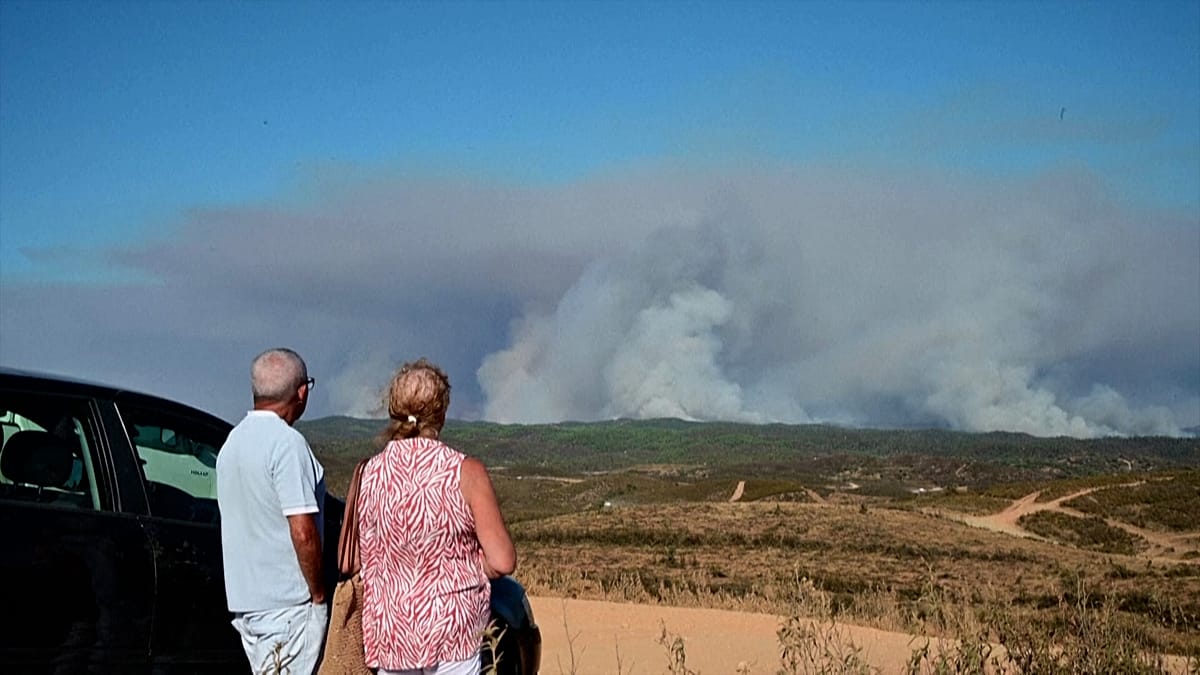 Huelva wildfire forces 800 evacuations as Spain's drought deepens