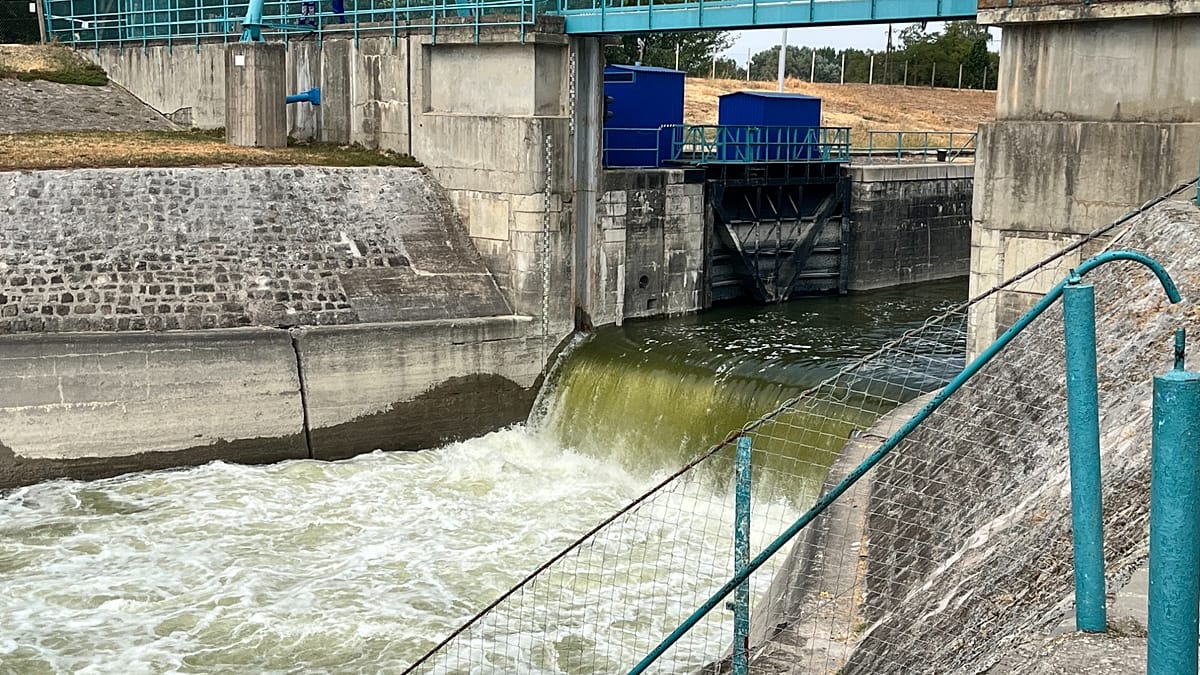 Hungary deploys emergency measures to keep Paks nuclear plant running as Danube drops