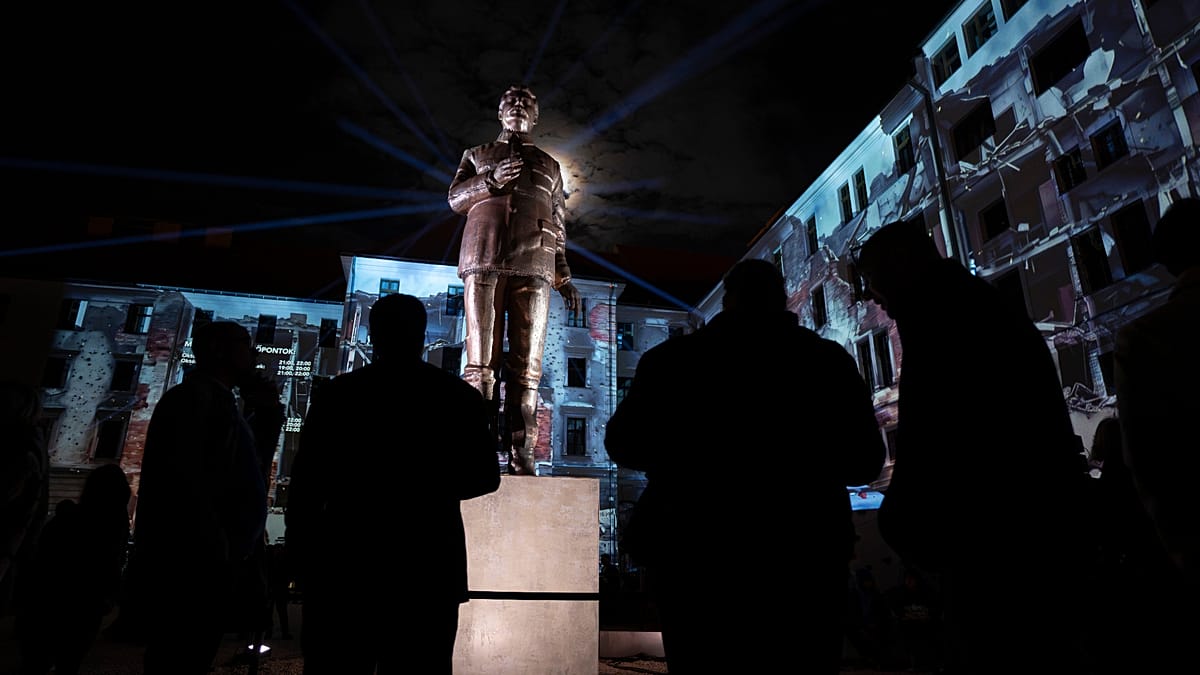 Hungary marks 1956 uprising as leaders stress democratic values